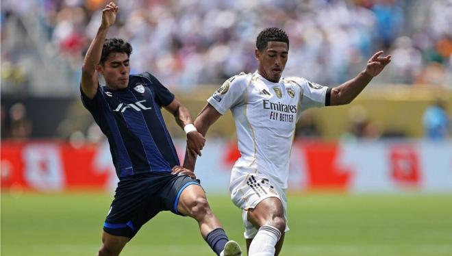 Elías Montiel, ante Bellingham durante el Mundial de Clubes (Foto: Cordon Press).