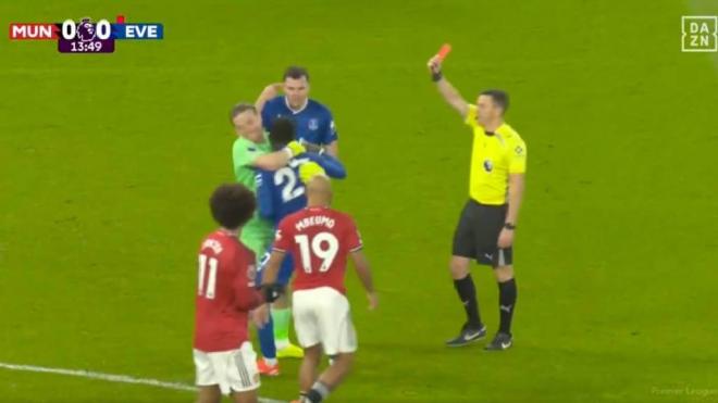 Expulsión de Gueye en el Manchester United - Everton por pegar a un compañero.