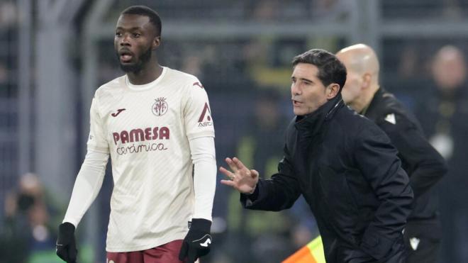 Pépé y Marcelino García contra el Borussia Dortmund (Fuente: EFE)