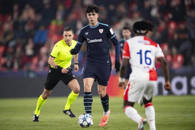 Alex Rego, en acción ante el Slavia en Champions en Praga (Foto: Athletic Club).
