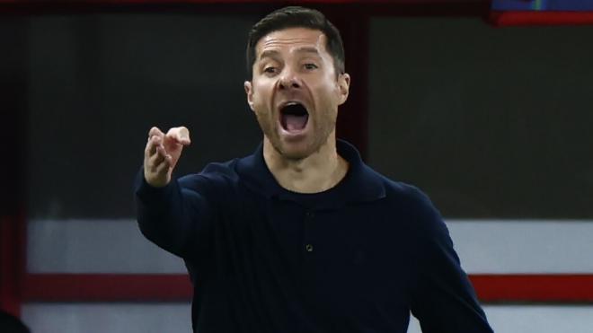 Xabi Alonso da órdenes durante el Olympiacos-Real Madrid (foto: Europa Press).