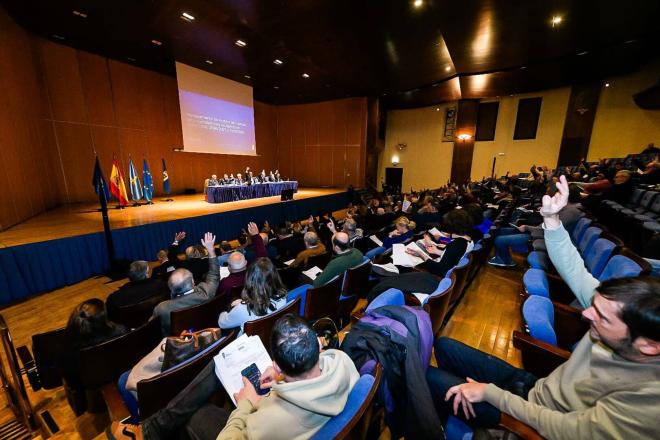 Martín Peláez preside la Junta General de Accionistas. (Foto: RO)