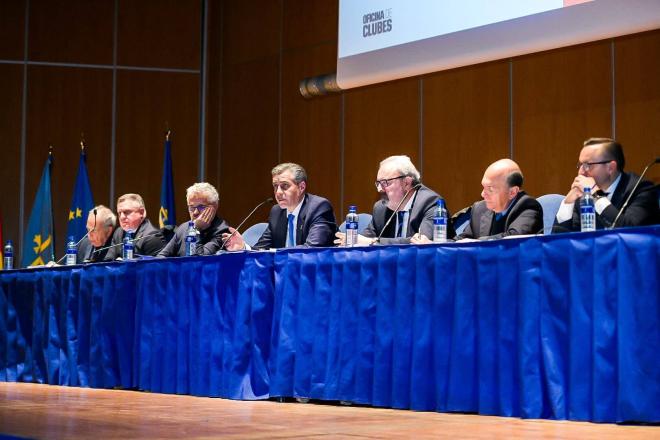 Martín Peláez preside la Junta General de Accionistas. (Foto: RO)