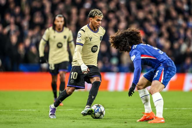 Lamine Yamal ante Cucurella (Foto: Cordon Press)