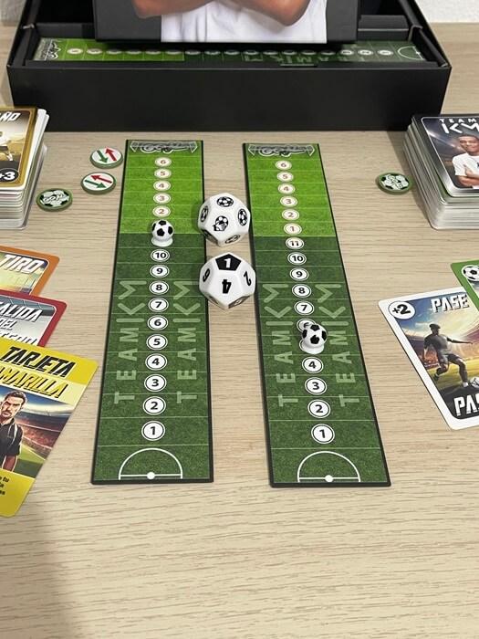 El terreno de juego desde su propia área a la portería rival.