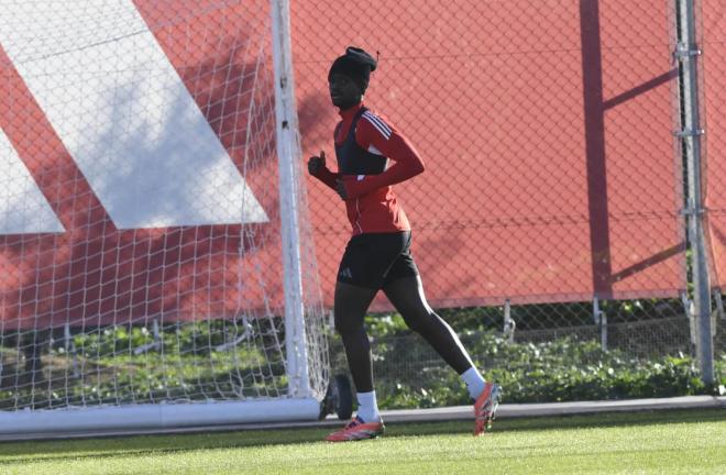 Tanguy Nianzou, en el entrenamiento (Foto: Kiko Hurtado)