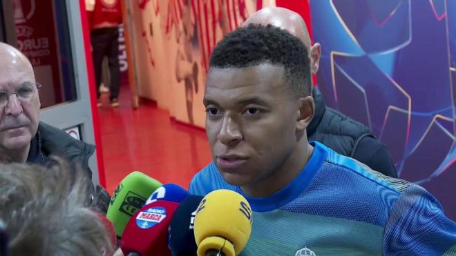 Mbappé hablando en zona mixta (ElDesmarque)