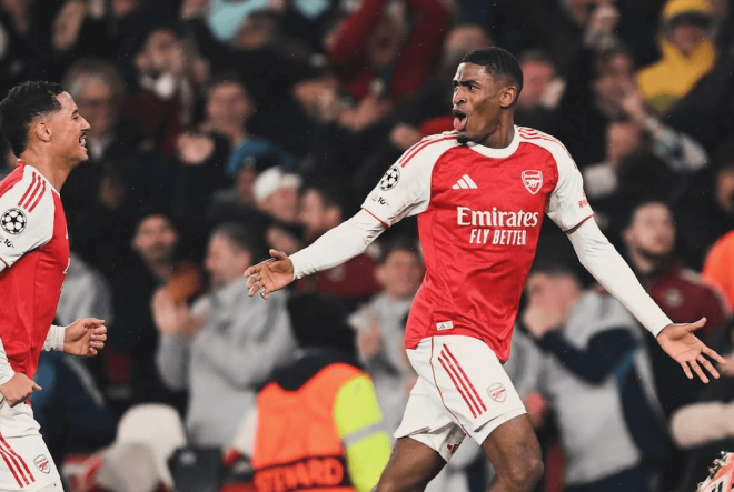 Cristhian Mosquera con el Arsenal (Foto: Instagram)