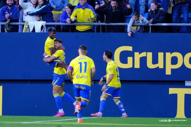 Efe celebra su gol con el Cádiz ante la Cultural Leonesa (Foto: LALIGA).