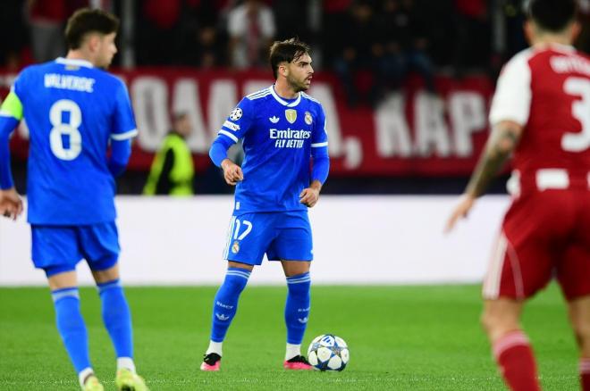 Raúl Asencio, en el Olympiacos-Real Madrid de Champions (FOTO: Europa Press).