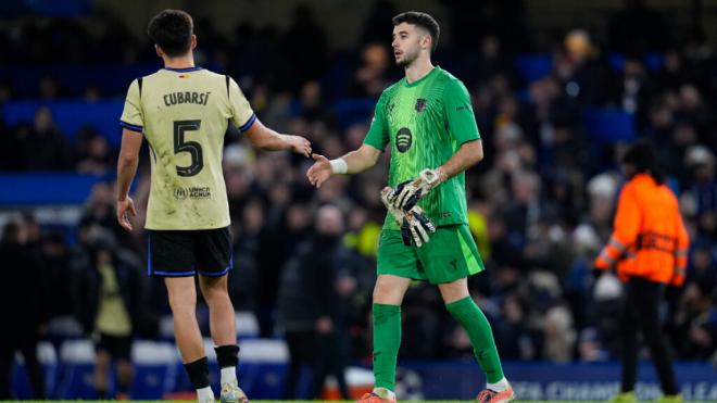 Joan García y Cubarsí tras la derrota contra el Chelsea (Europa Press)