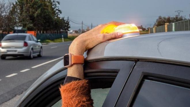 La nueva baliza obligatoria (Foto: Europa Press).