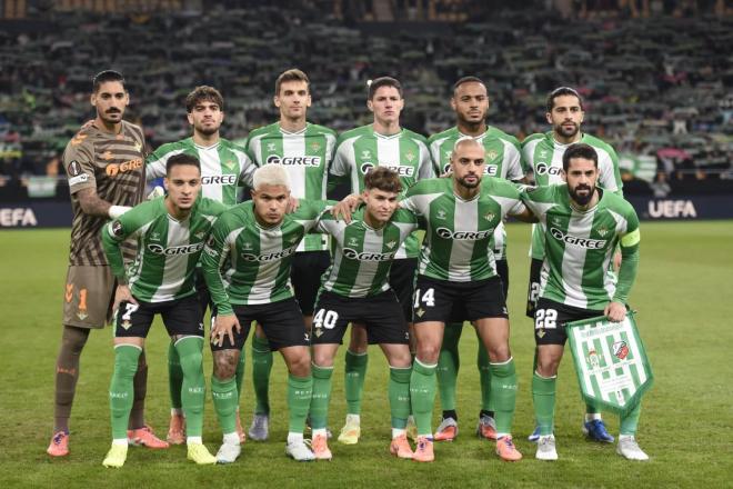 El once del Betis ante el Utrecht (Foto: Kiko Hurtado).