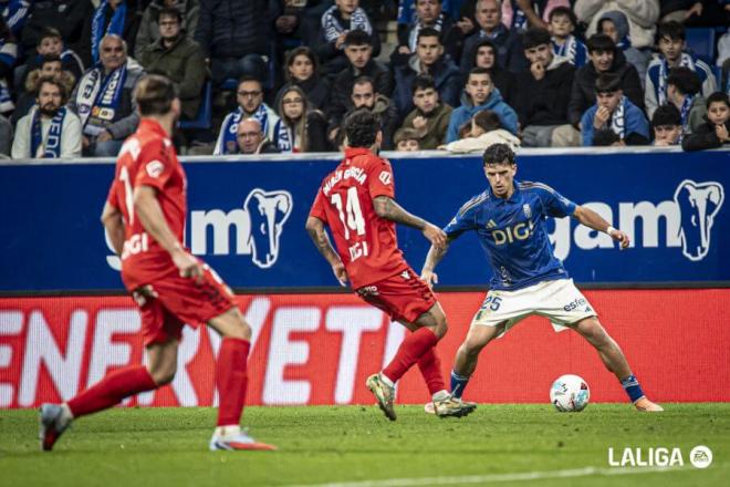 Javi López, ante Osasuna con el Real Oviedo (Foto: LALIGA).