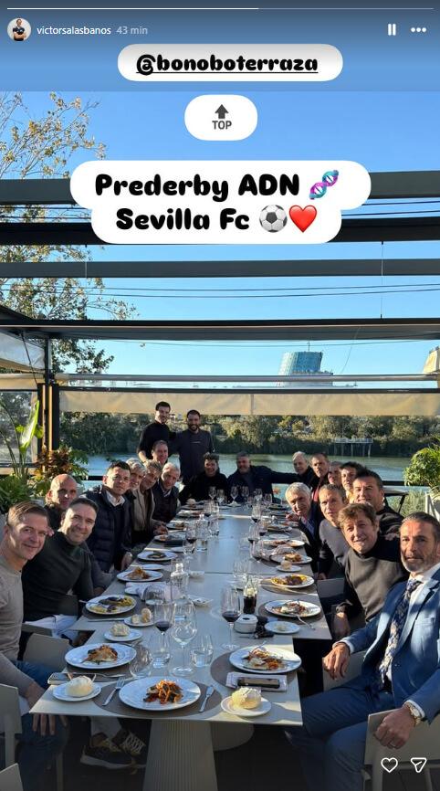 La imagen, al completo, de exjugadores y extécnicos del Sevilla.