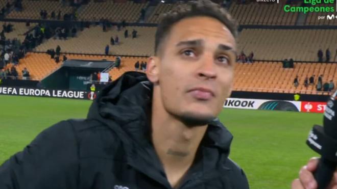 Antony, emocionado ante las cámaras.