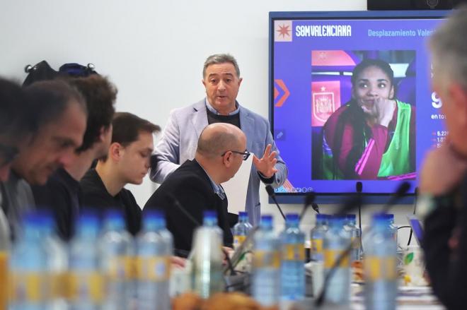 Salva Gomar atiende a los medios antes de hablar del Nou Mestalla