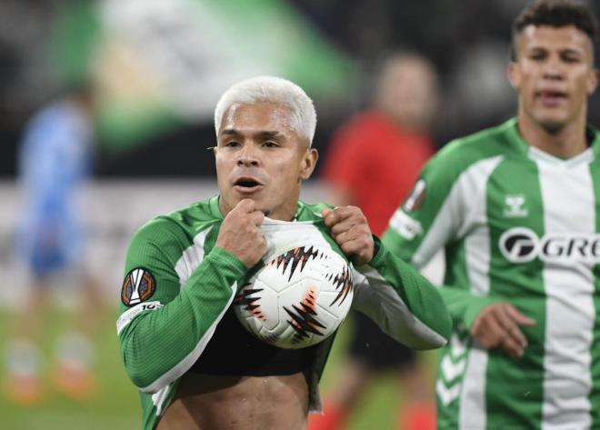 Cucho Hernández celebra su gol al Utrecht (Foto: Kiko Hurtado)