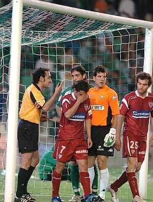 El derbi que reclamó Saviola en 2006 (Foto: EFE)