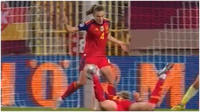 La salvada de Irene Paredes. (@teledeporte)