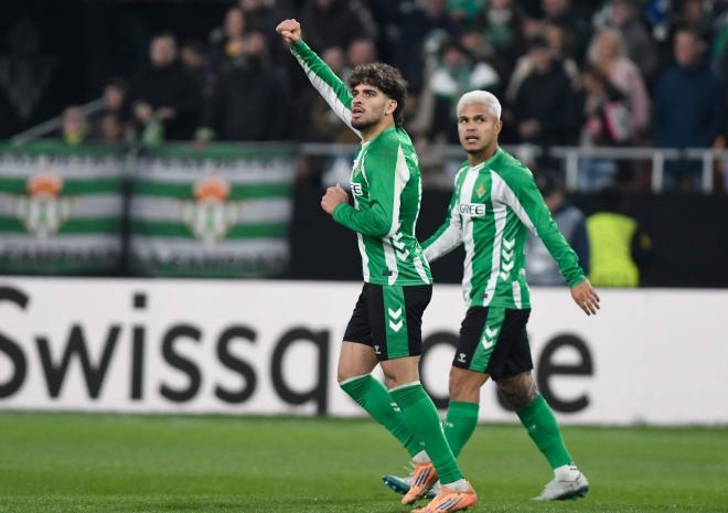 Ez Abde celebra su gol ante el Utrecht (Foto: Kiko Hurtado)