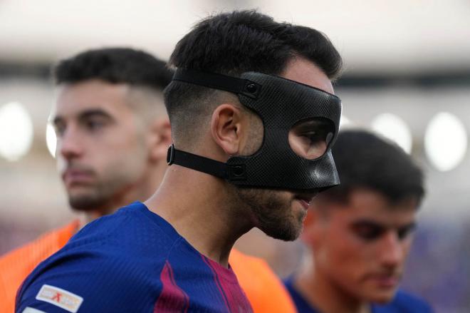 Eric García con la máscara (EFE)