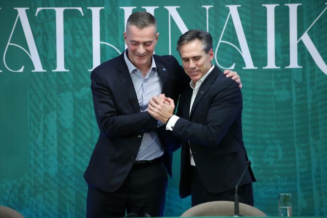 Corona, presentado en Grecia