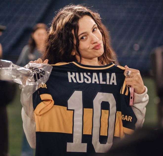 Rosalía con la 10 de Boca ('X' Boca)