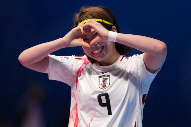 Japón celebra uno de sus goles a Tanzania en el Mundial (Foto: FIFA).