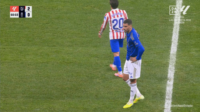 David Carmo se marcha lesionado en el Atlético-Real Oviedo.