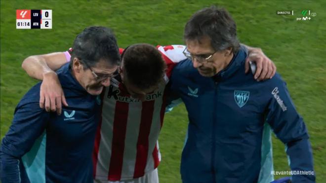 La lesión de Robert Navarro en el Levante - Athletic Club. (Movistar)