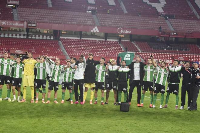 Antony, en la celebración del triunfo del Betis en el derbi (Foto: Kiko Hurtado)