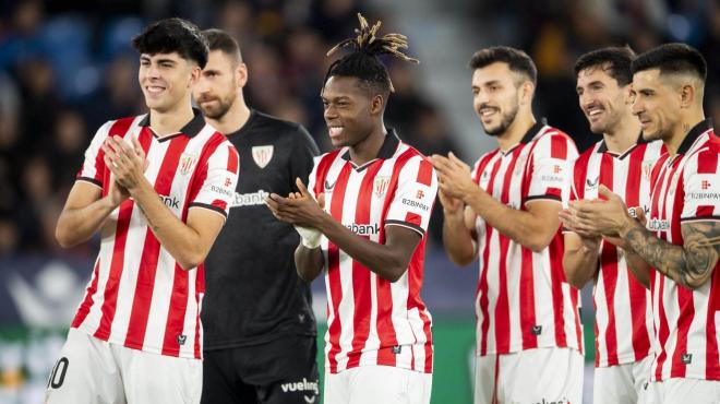 Nico Williams y sus compañeros agradecen el apoyo frente al Levante UD (Foto: Athletic Club).