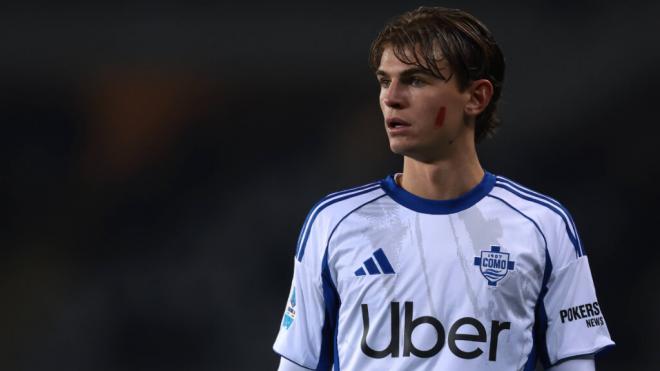 Nico Paz en un partido con el Como (Cordon Press)