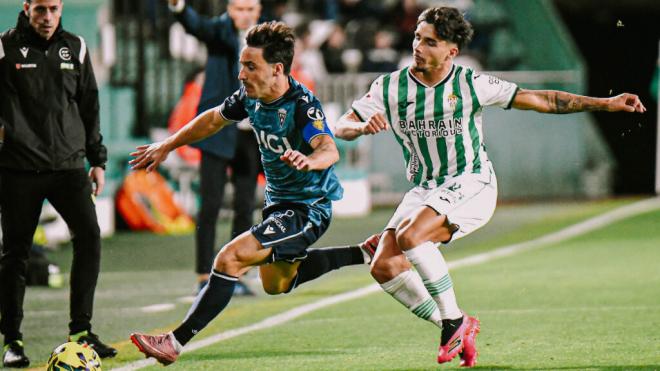 Kevin Medina empujando a Iza Carcelén (Cádiz)