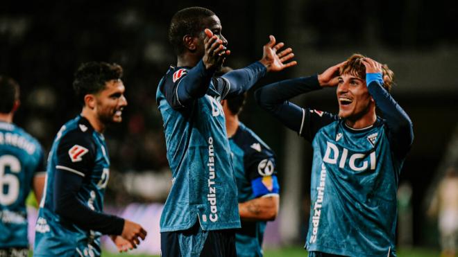 Diakité celebrando ante el Córdoba (Cádiz)