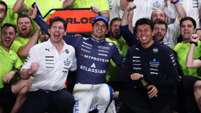 Carlos Sainz, celebrando su podio en Qatar (Foto: Williams Racing).