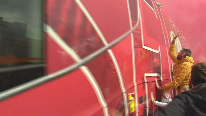 Llegada del Sevilla al Sánchez-Pizjuán.