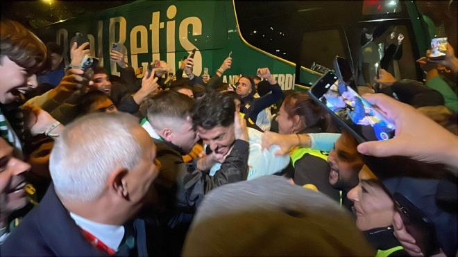 Pablo Fornals, a la llegada del Betis a la Ciudad Deportiva Luis del Sol (Foto: Kiko Hurtado).