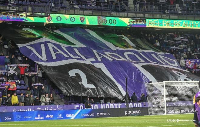 Tifo del Fondo Norte ante el Málaga.