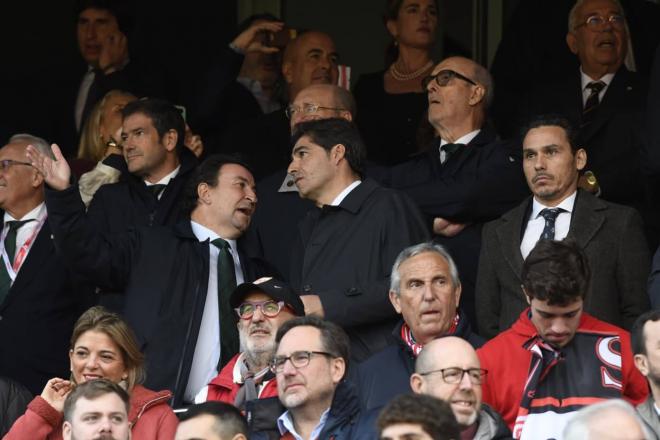 Catalán, Haro y Del Nido Carrasco en el palco del derbi (Foto: Kiko Hurtado)