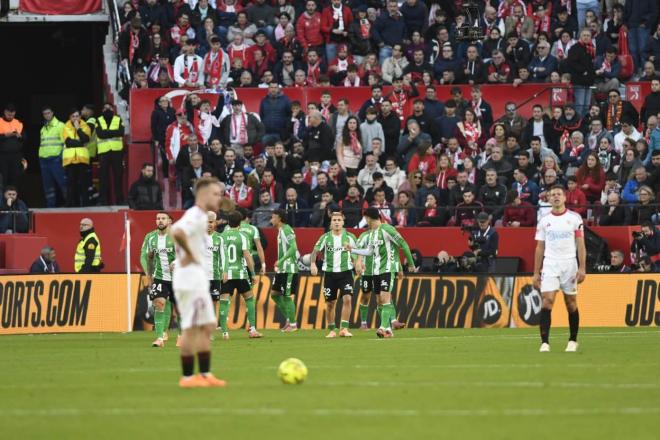 La celebración de Pablo Fornals en el derbi Sevilla - Betis (Foto: Kiko Hurtado)