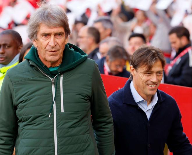 Manuel Pellegrini y Matías Almeyda, antes del Sevilla - Betis (Foto: Cordon Press).