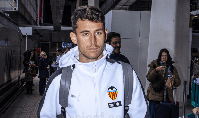 Dani Raba camino de Vallecas (Foto: Valencia CF)