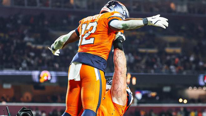 Los touchdown de Harvey y la acción de Nik Bonitto cruciales para el triunfo de Broncos (Broncos X)