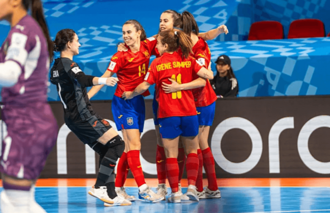 Las jugadoras de España celebran uno de los goles ante Marruecos (FOTO: SeFutbol).