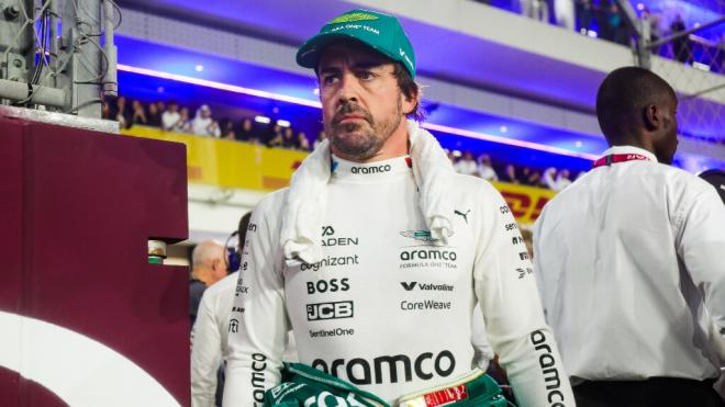 Fernando Alonso antes de correr un GP de Fórmula 1 con Aston Martin (Europa Press)