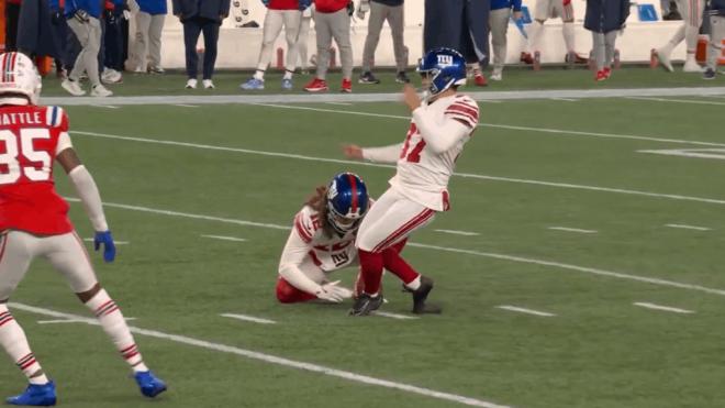 El flagrante error de Koo con la patada a palos más rara jamás vista en la NFL (Foto: NFL).