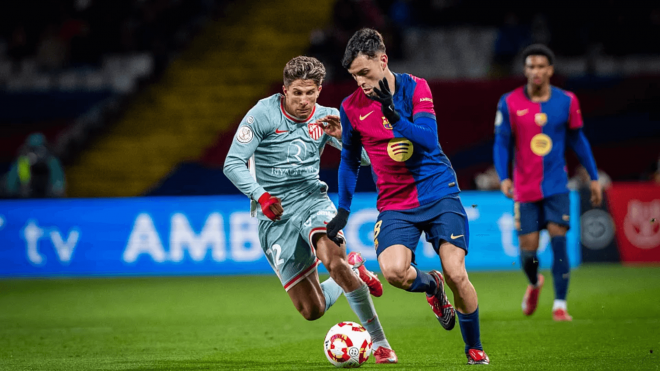 Pedri y Giuliano Simeone, en un Barcelona-Atlético (Foto: RFEF).