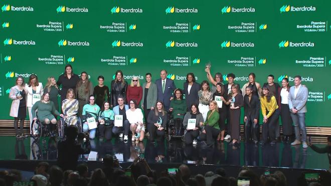 Foto de familia de los Premios Supera